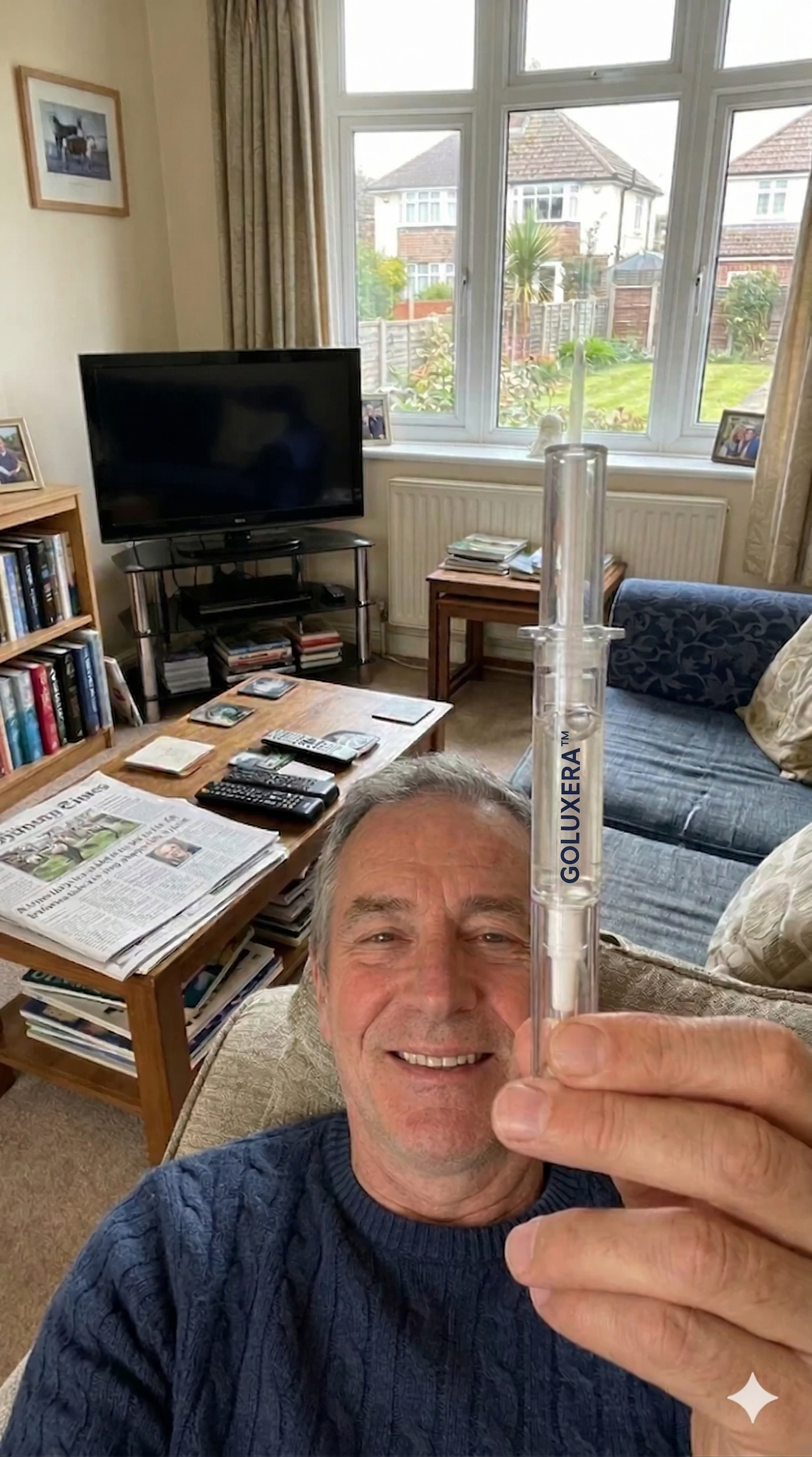 Mskdyp customer holding antifungal pen